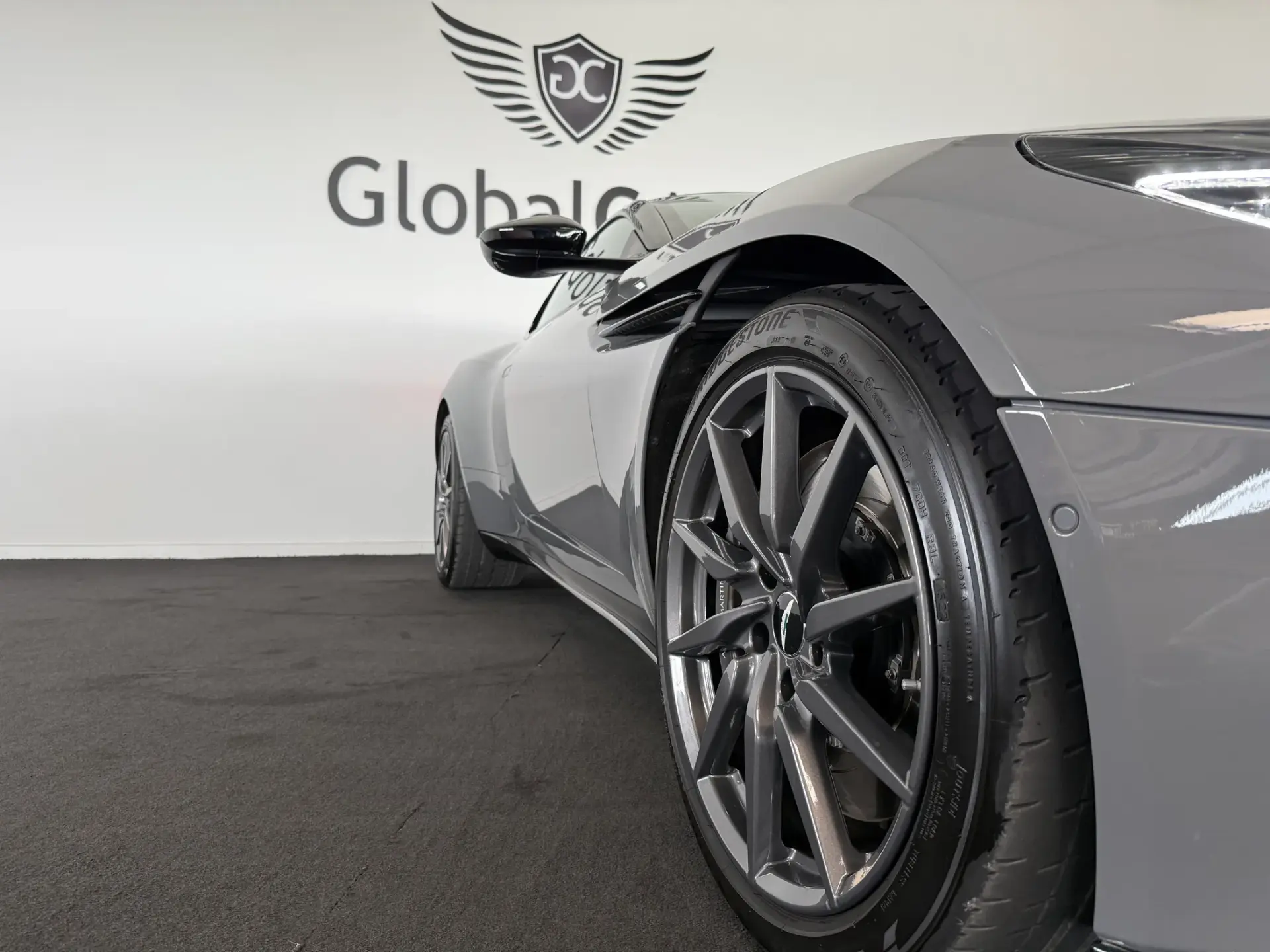 Aston Martin DB11 Coupé V8 Auto 43