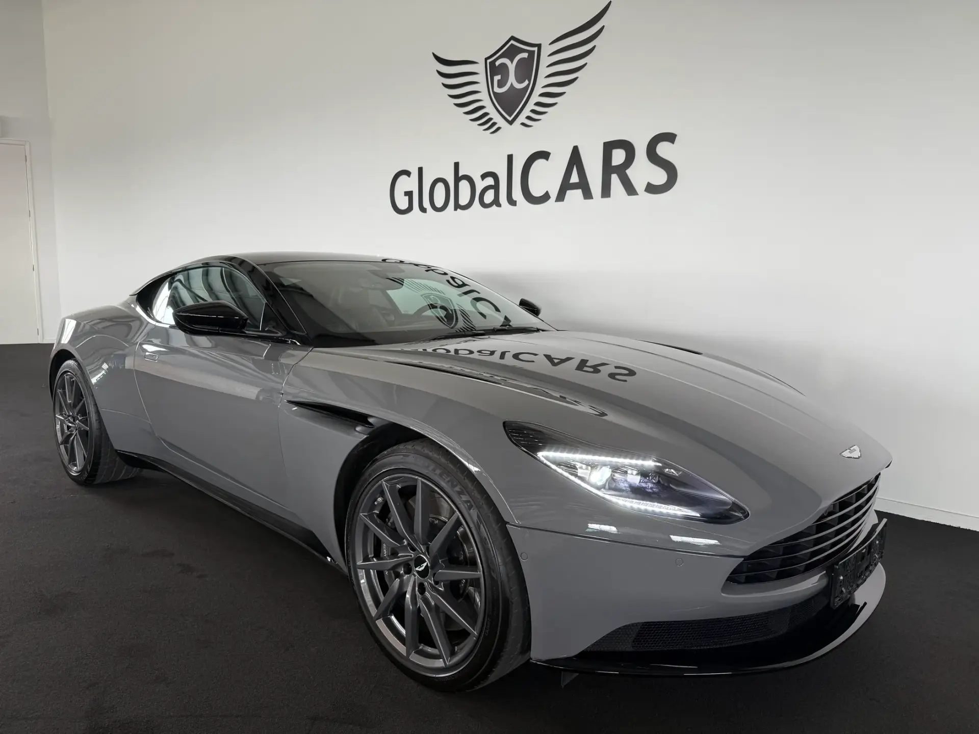 Aston Martin DB11 Coupé V8 Auto 50