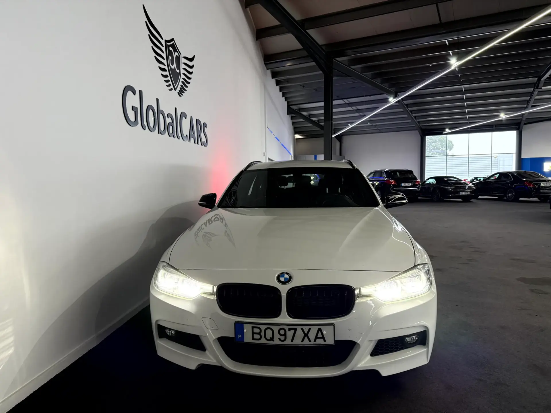 BMW 318 i Pack M Auto 10