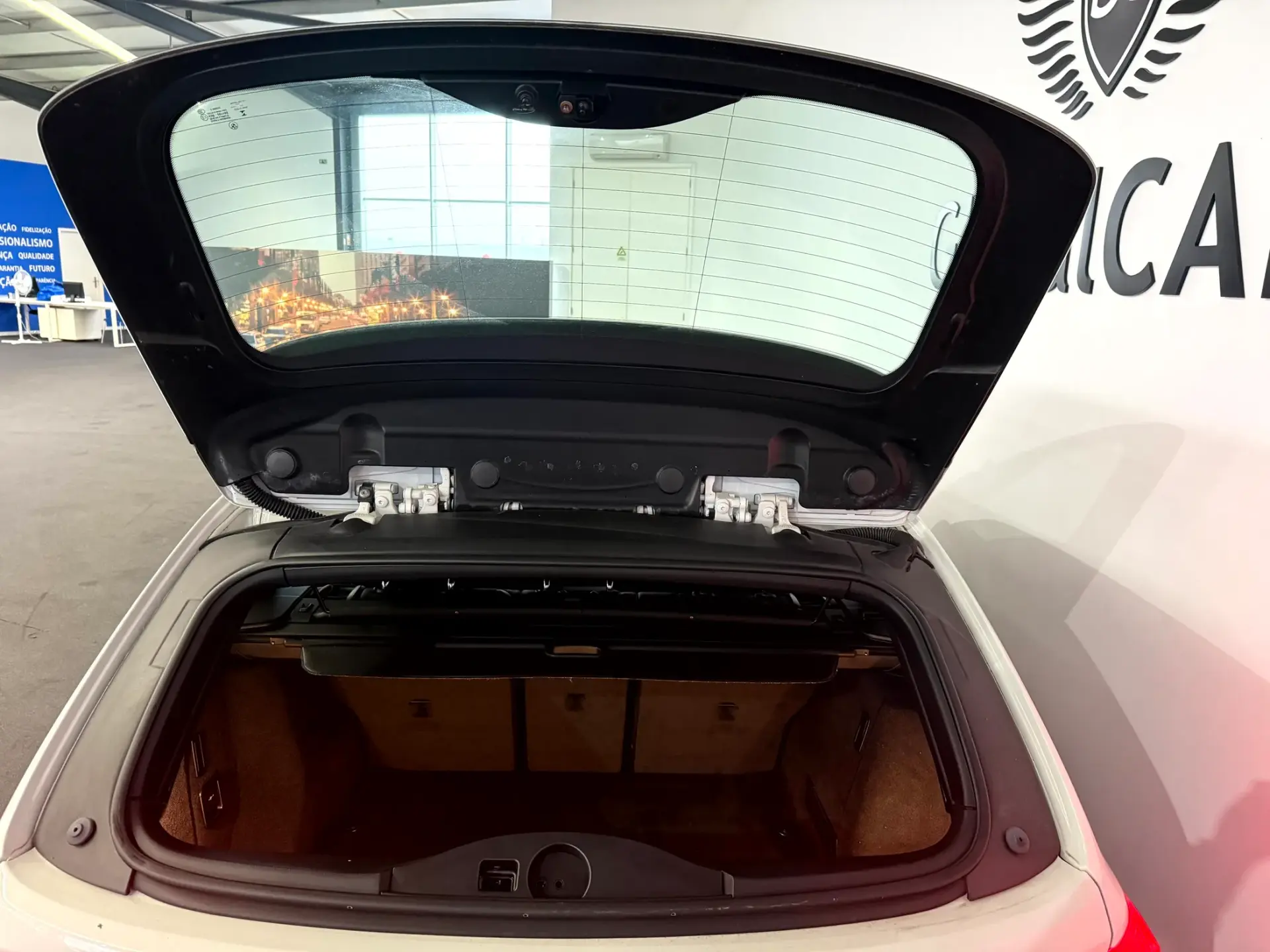 BMW 318 i Pack M Auto 14