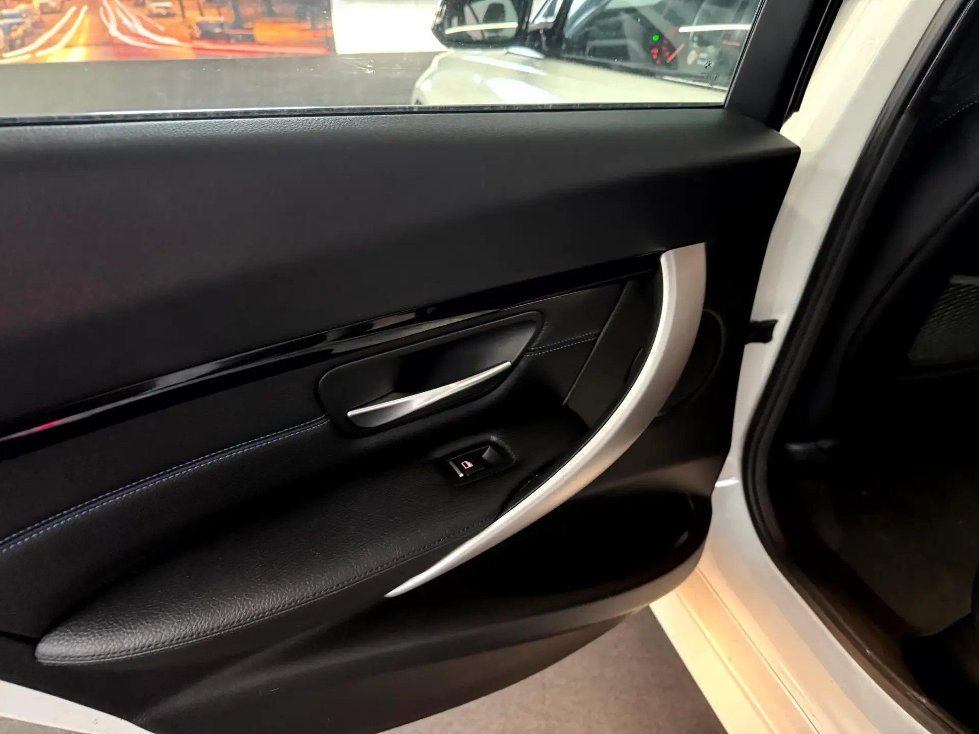 BMW 318 i Pack M Auto 19