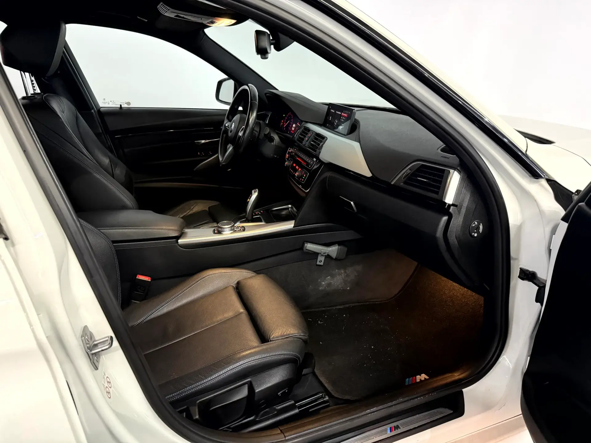 BMW 318 i Pack M Auto 41