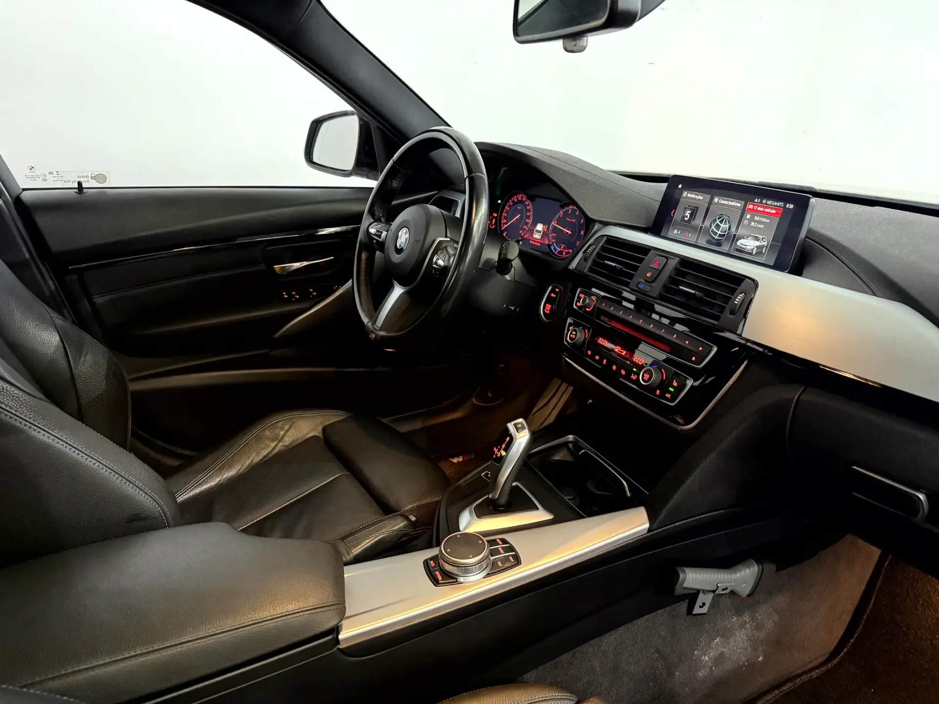 BMW 318 i Pack M Auto 42