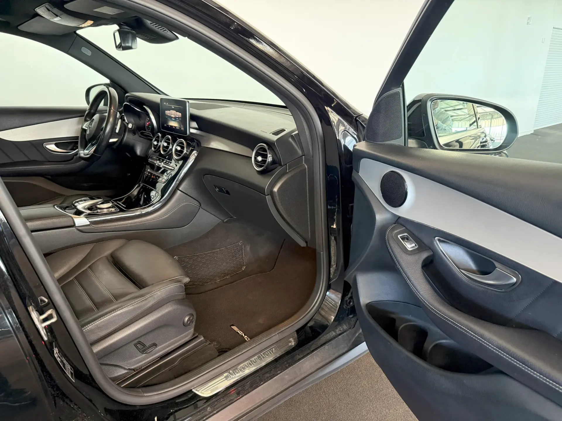 Mercedes-Benz GLC 220 d 4Matic 9G-TRONIC AMG Line 30