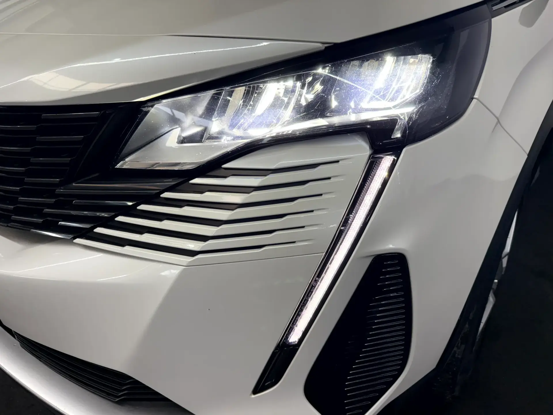 Peugeot 3008 1.5 BlueHDi Allure Pack EAT8 6