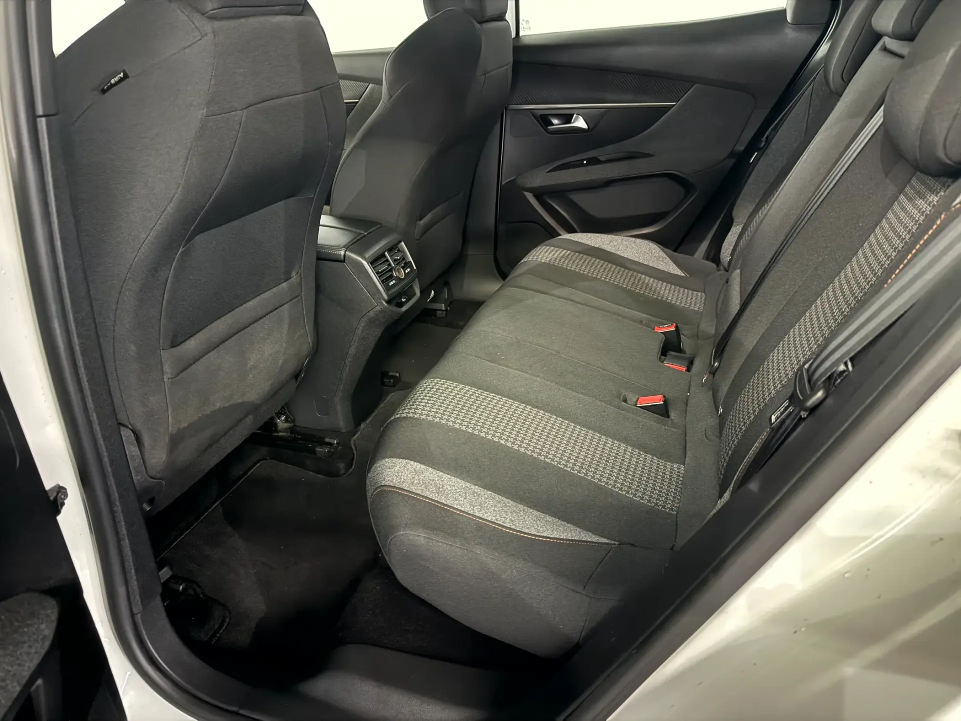 Peugeot 3008 1.5 BlueHDi Allure Pack EAT8 19