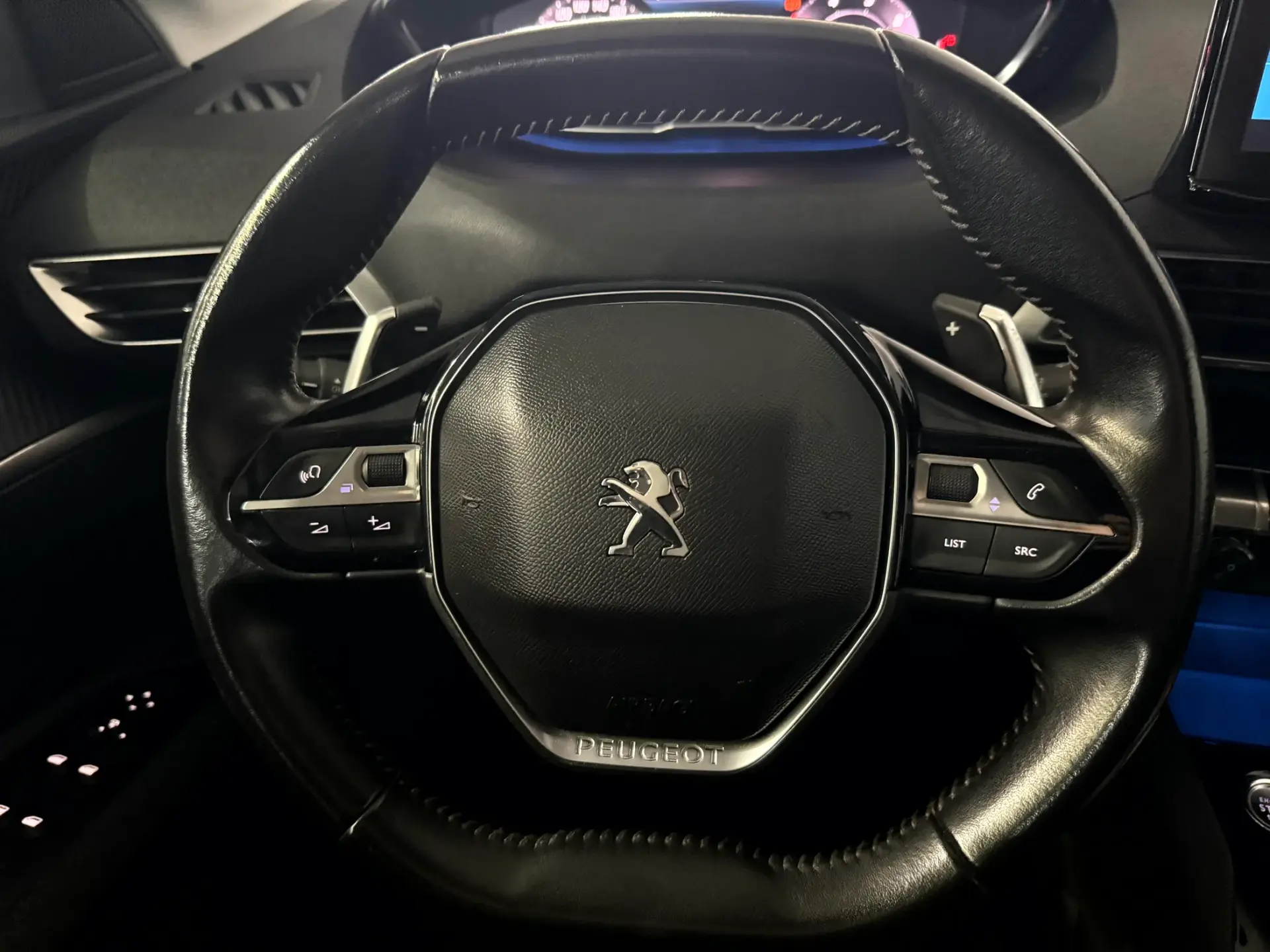 Peugeot 3008 1.5 BlueHDi Allure Pack EAT8 23