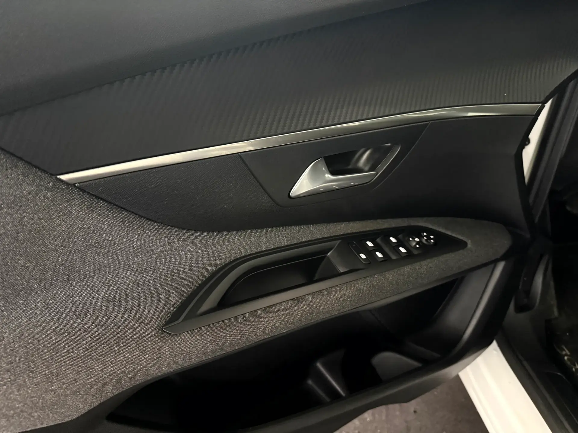 Peugeot 3008 1.5 BlueHDi Allure Pack EAT8 34