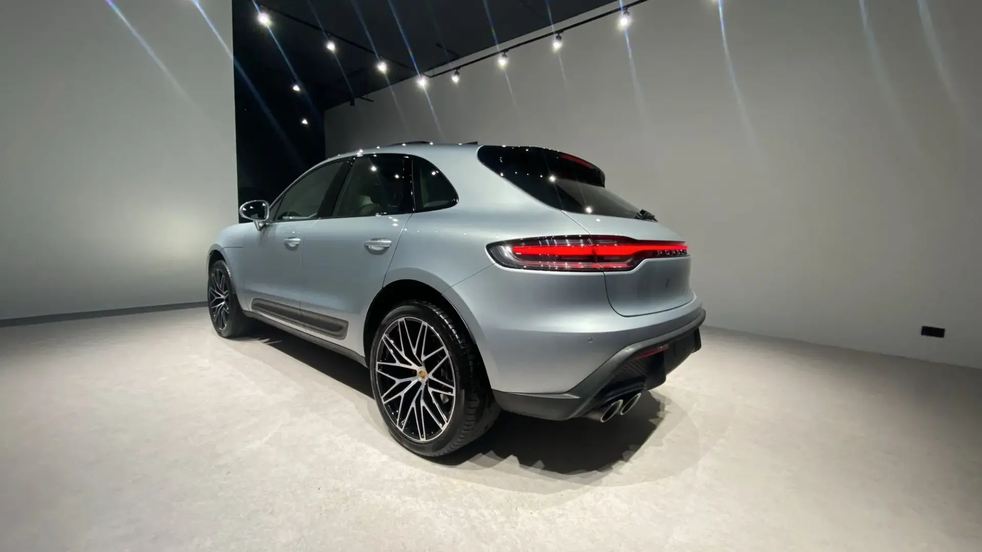 Porsche Macan Outro 3