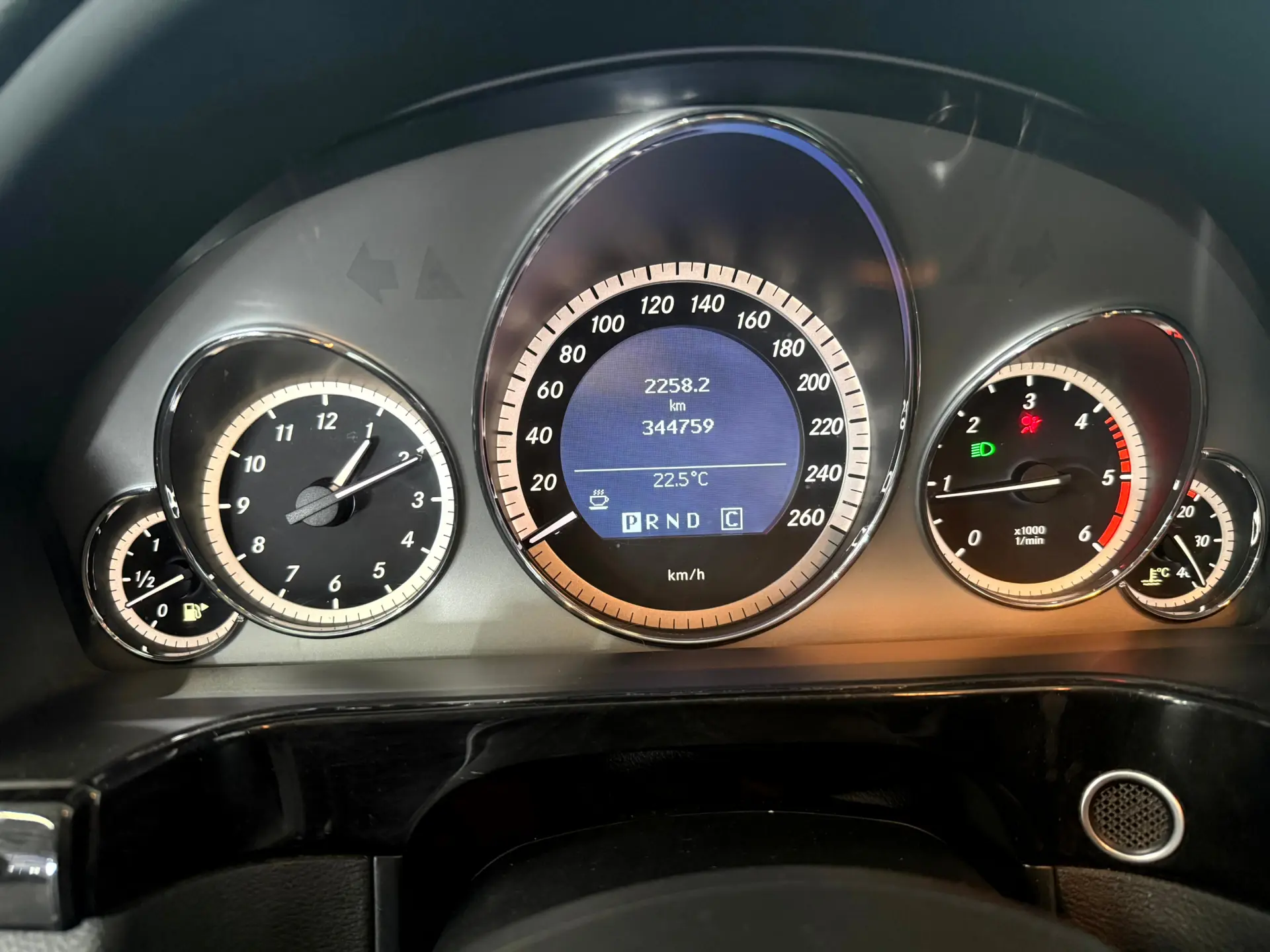 Mercedes-Benz E 250 CDi Elegance BlueEfficiency Auto. 27