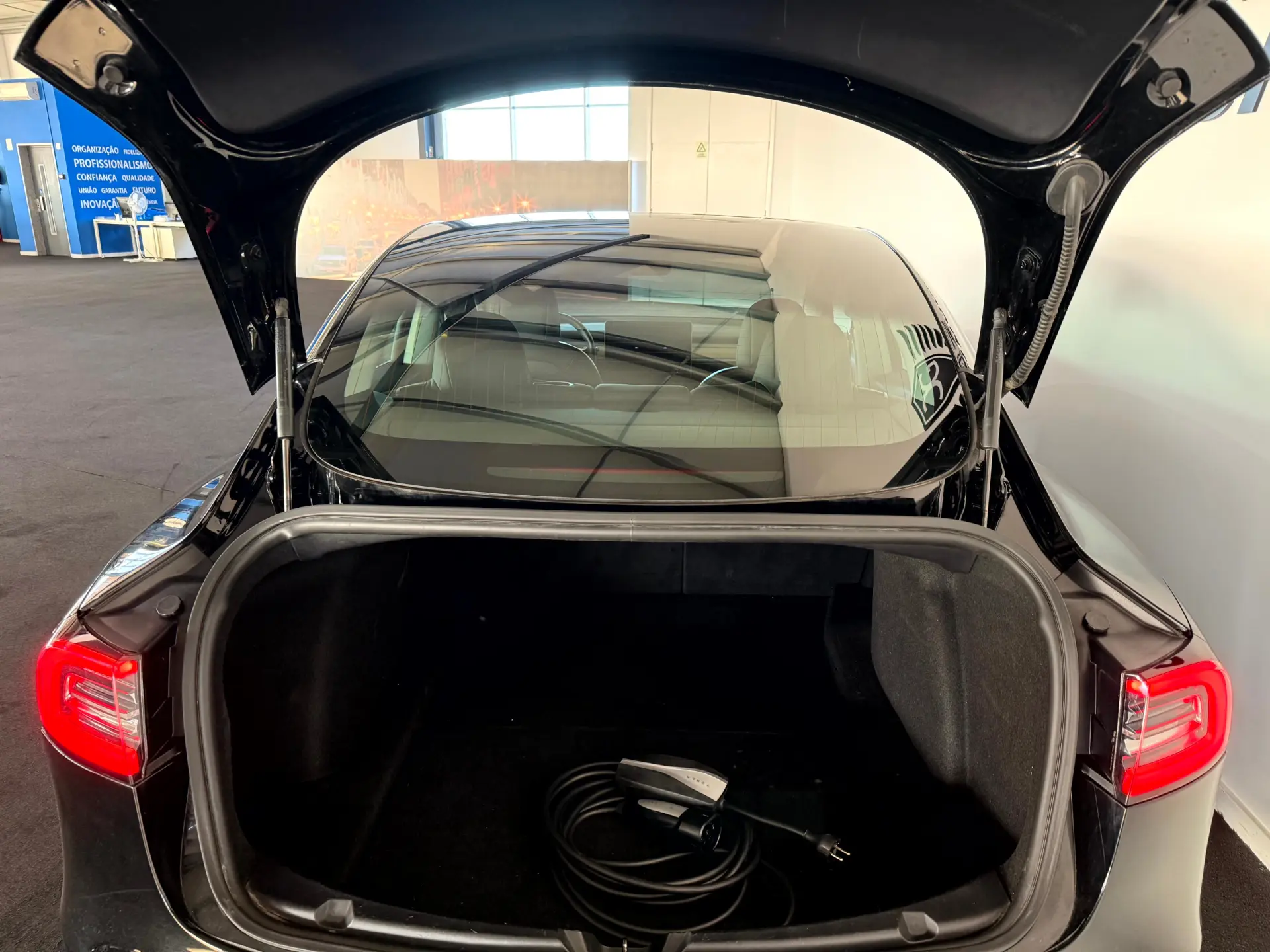 Tesla Model 3 Long-Range Dual Motor AWD 8