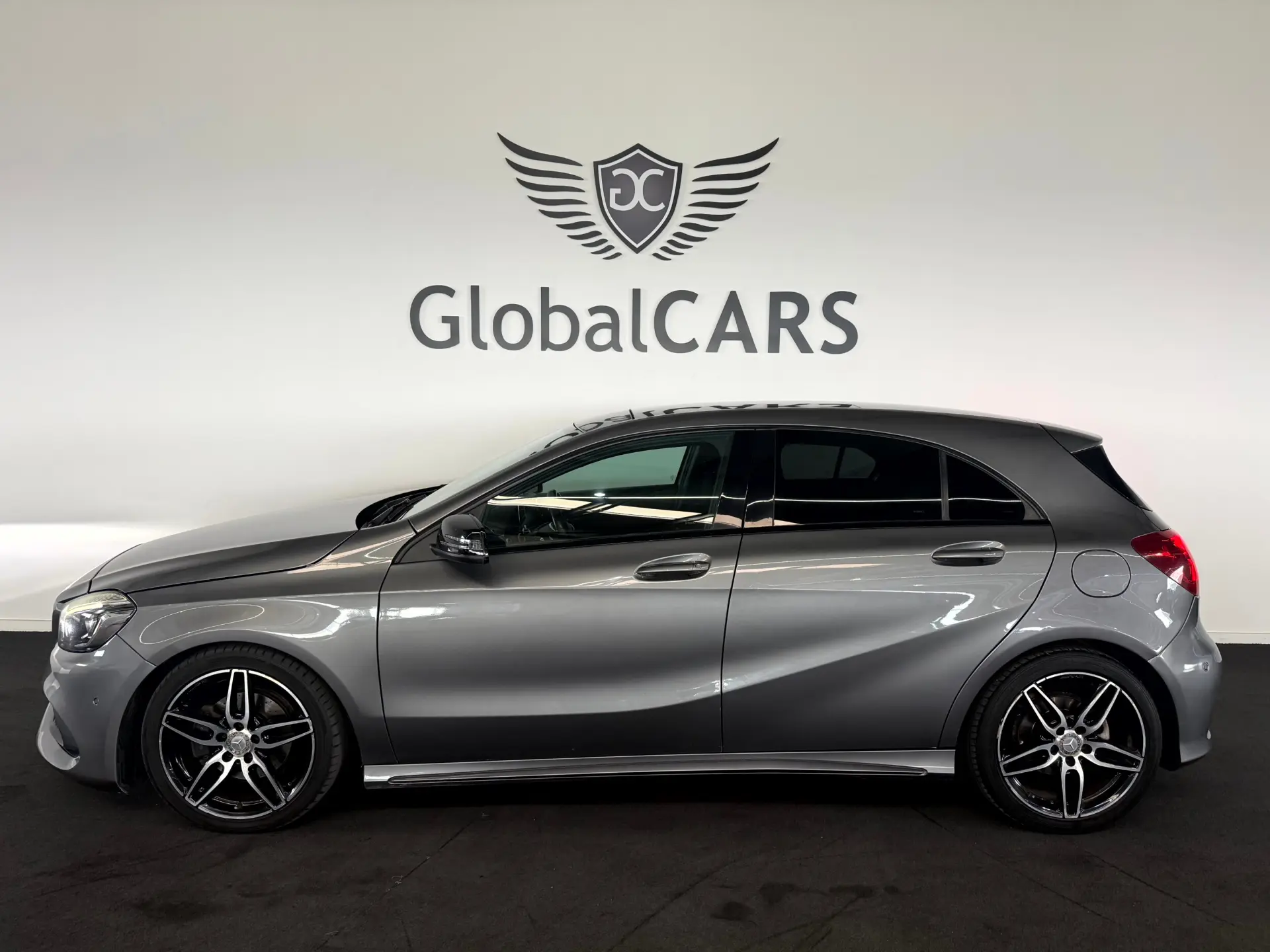 Mercedes-Benz A 180 d 7G-DCT AMG Line 6