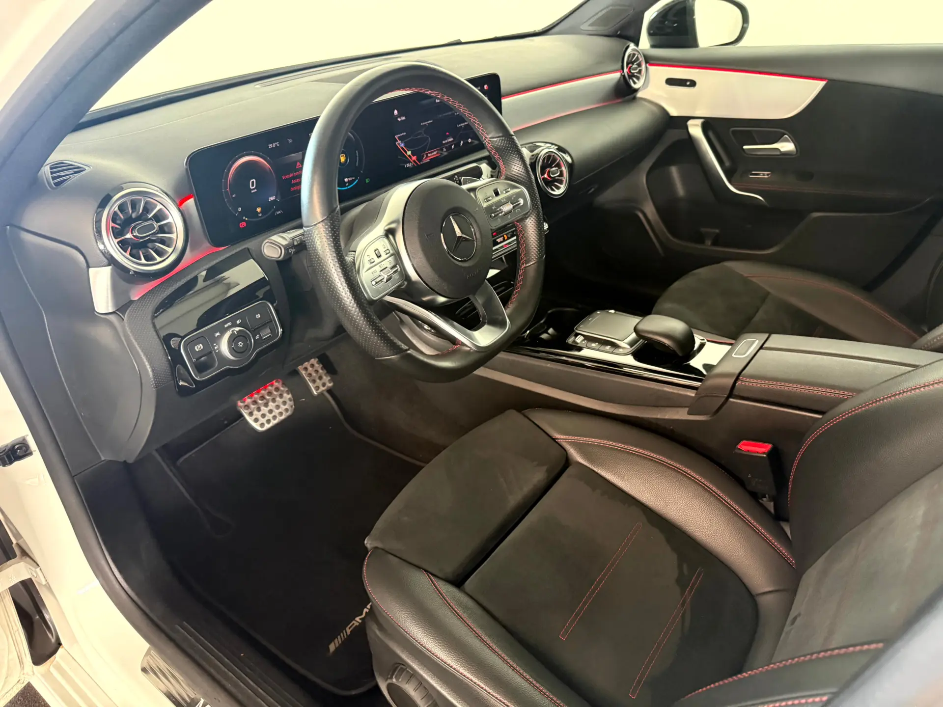 Mercedes-Benz A 250 e 8G-DCT Advanced AMG Line 18