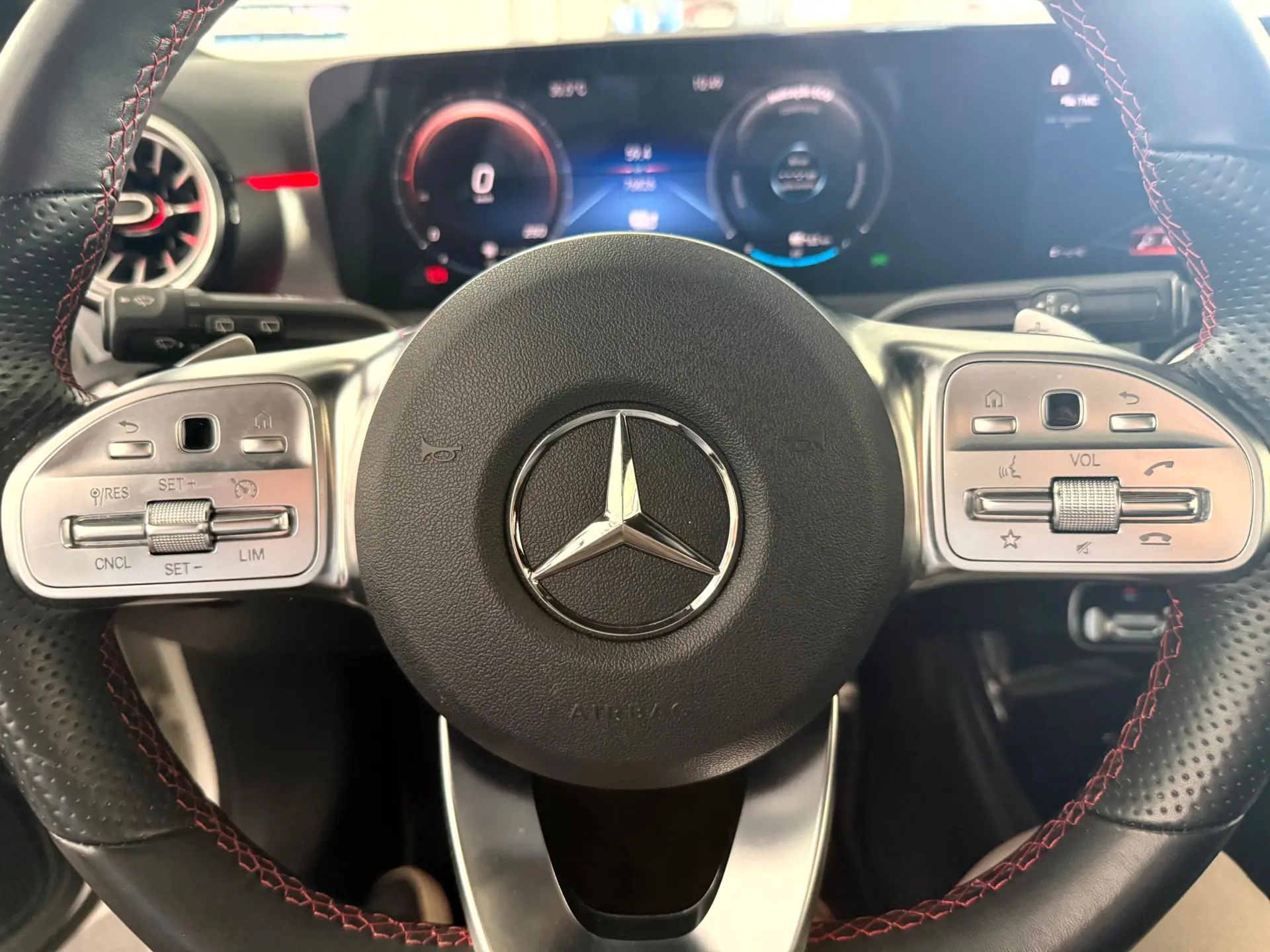Mercedes-Benz A 250 e 8G-DCT Advanced AMG Line 38