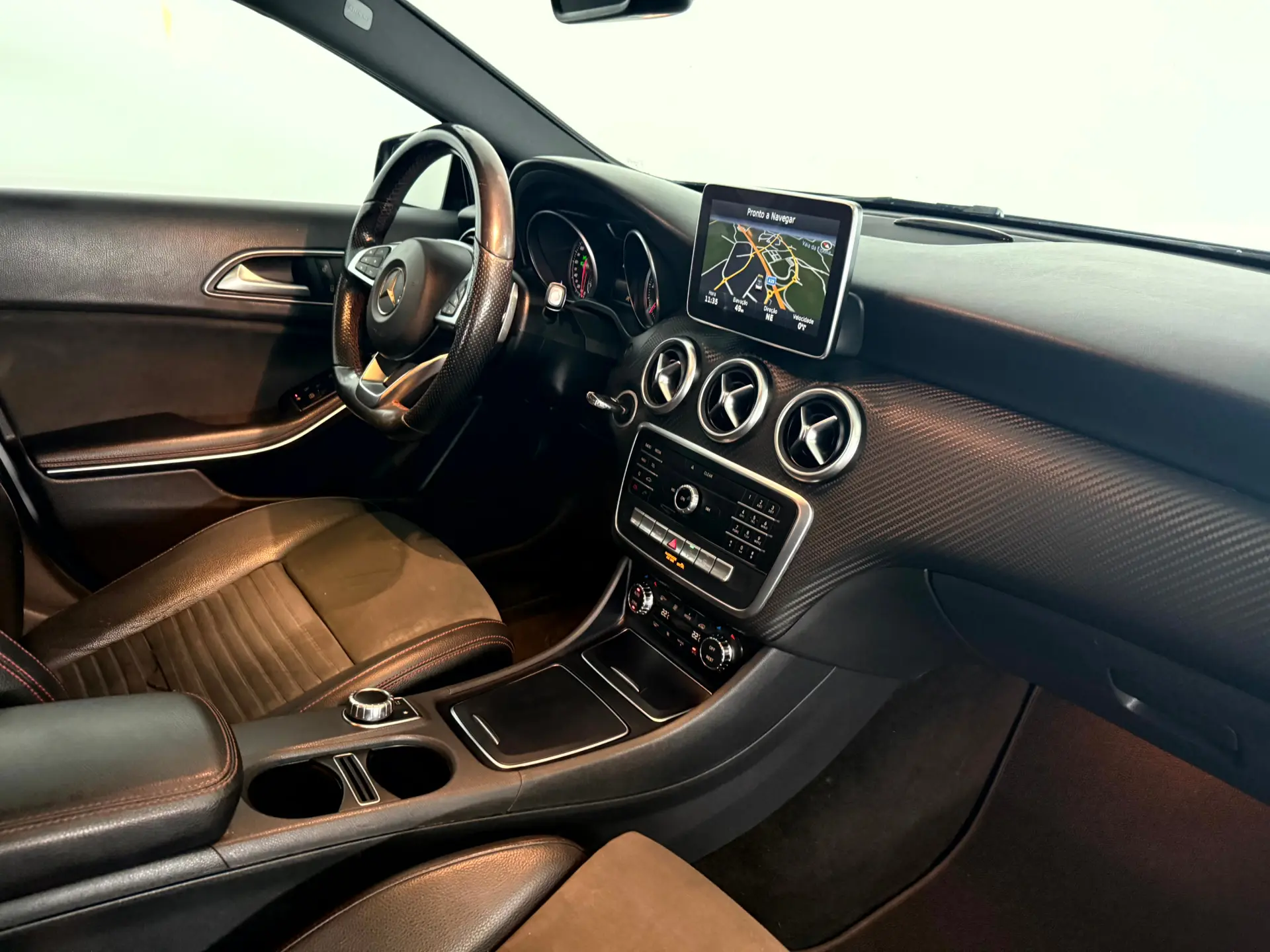 Mercedes-Benz A 180 d 7G-DCT AMG Line 28