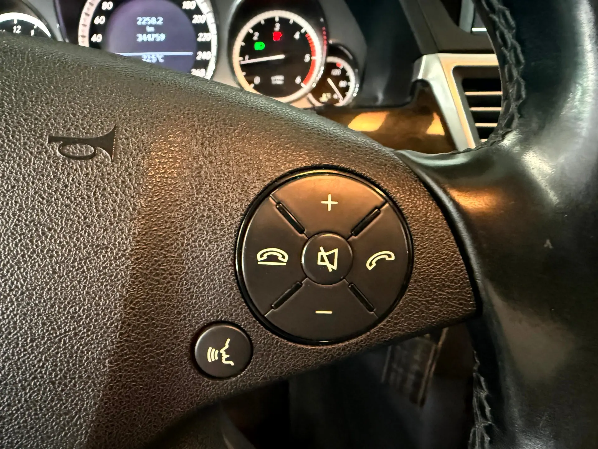 Mercedes-Benz E 250 CDi Elegance BlueEfficiency Auto. 28