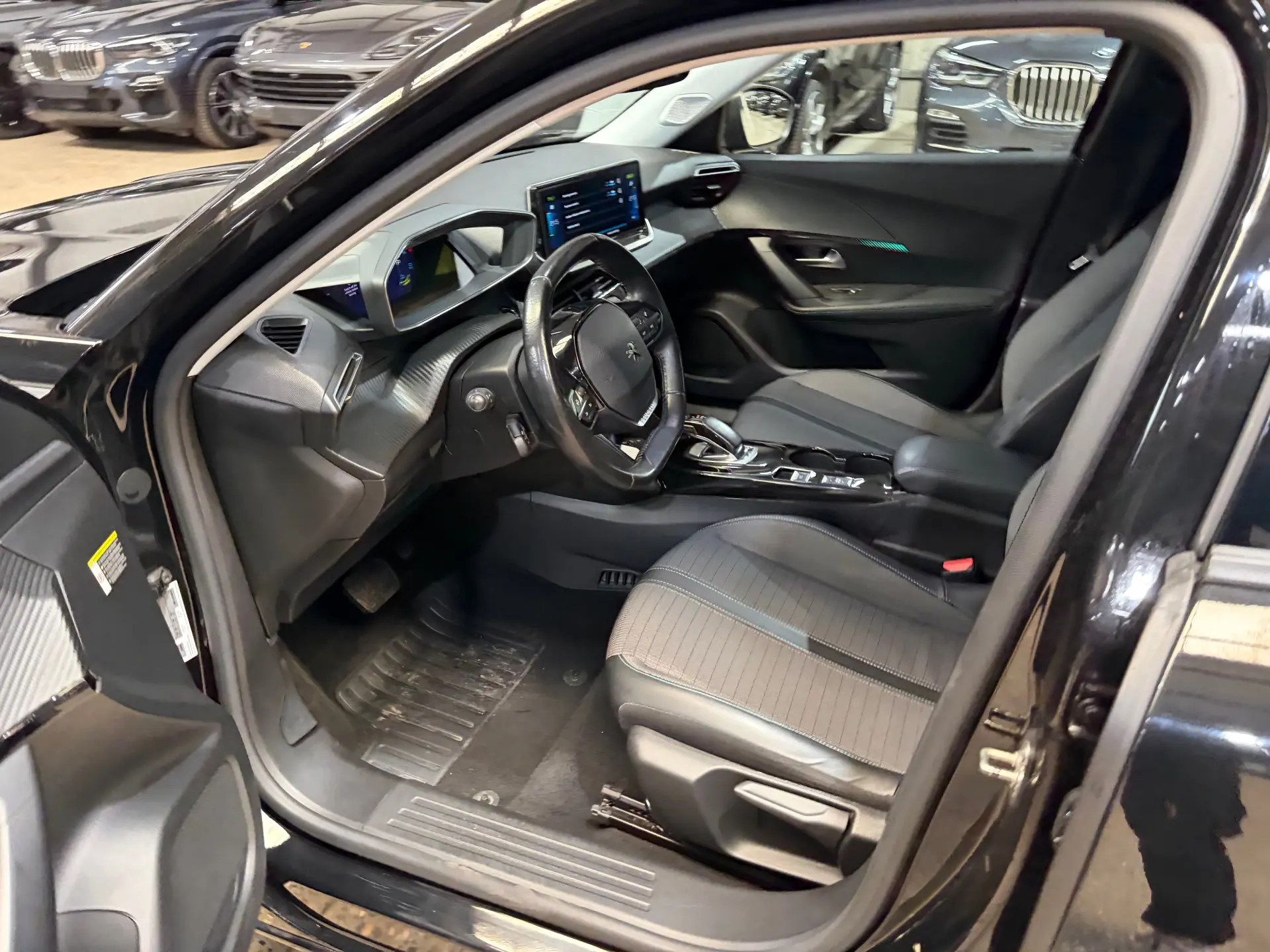 Peugeot e-2008 50 kWh Allure 7