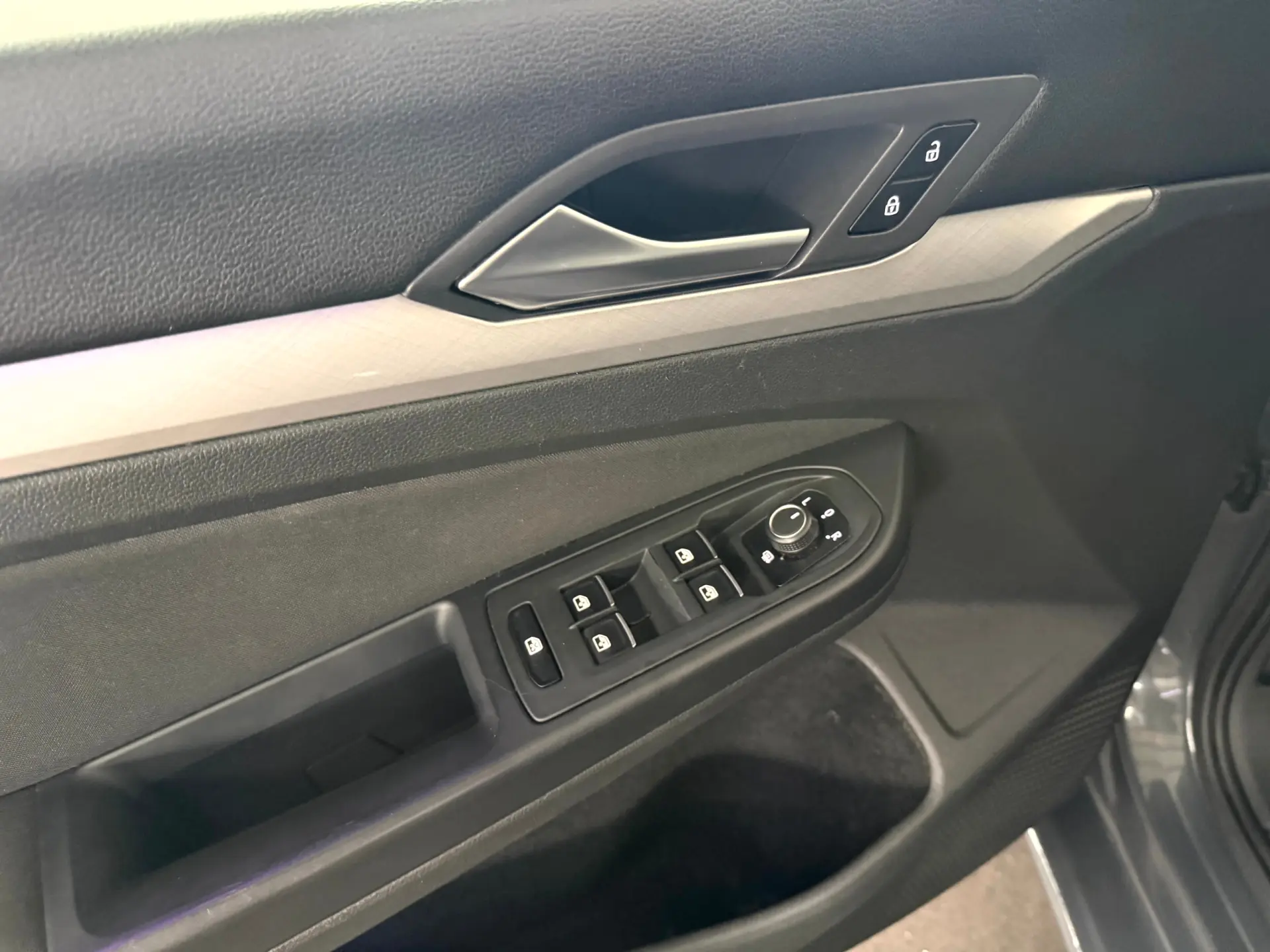 Volkswagen Golf 2.0 TDi BlueMotion DSG Highline 17