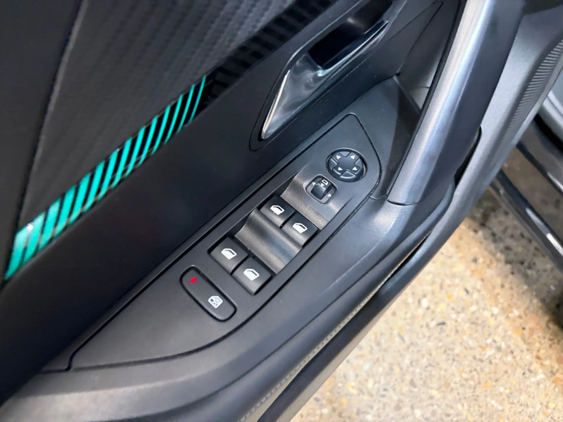 Peugeot e-2008 50 kWh Allure 15