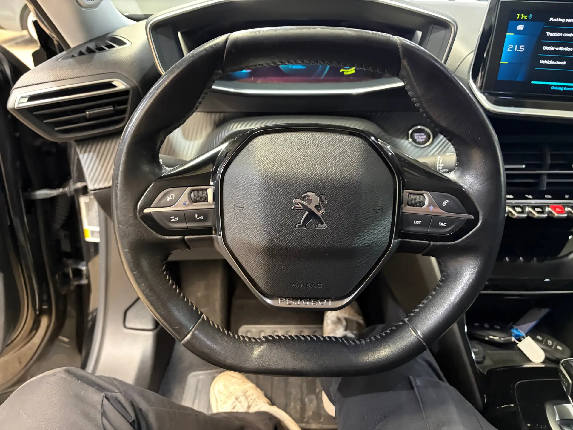 Peugeot e-2008 50 kWh Allure 6