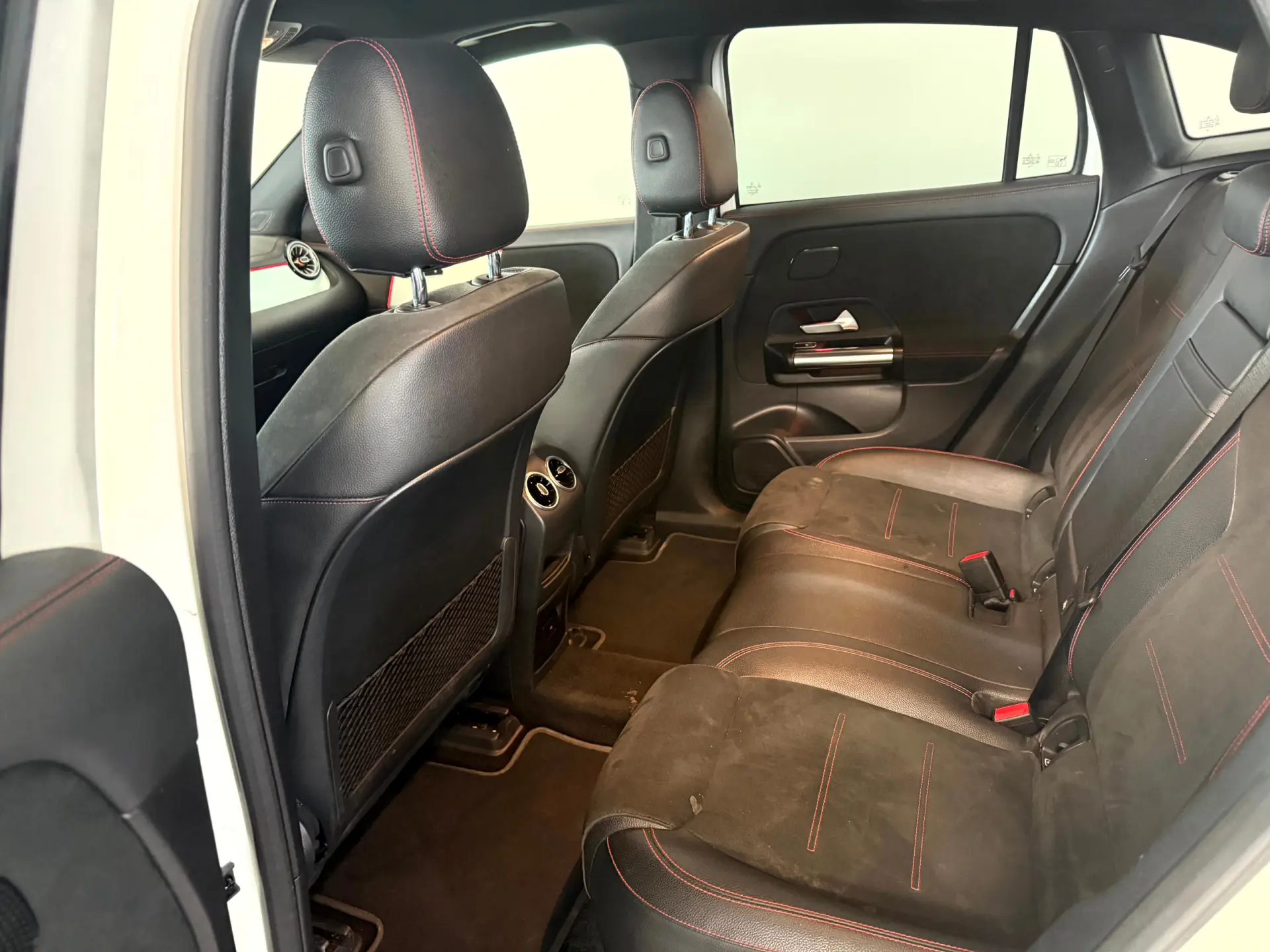 Mercedes-Benz EQA 250 AMG Line 12