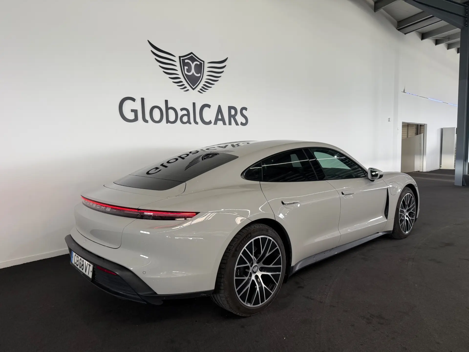Porsche Taycan Standard 28