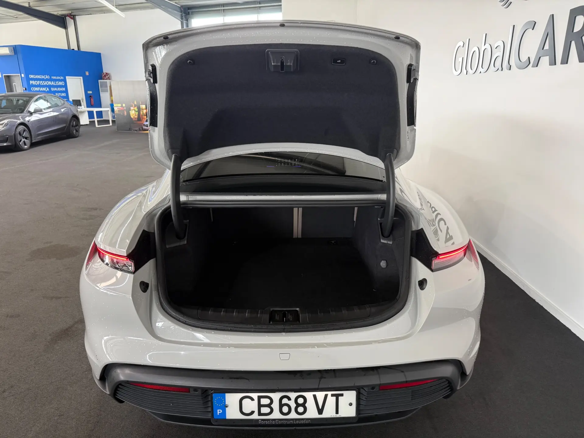 Porsche Taycan Standard 9