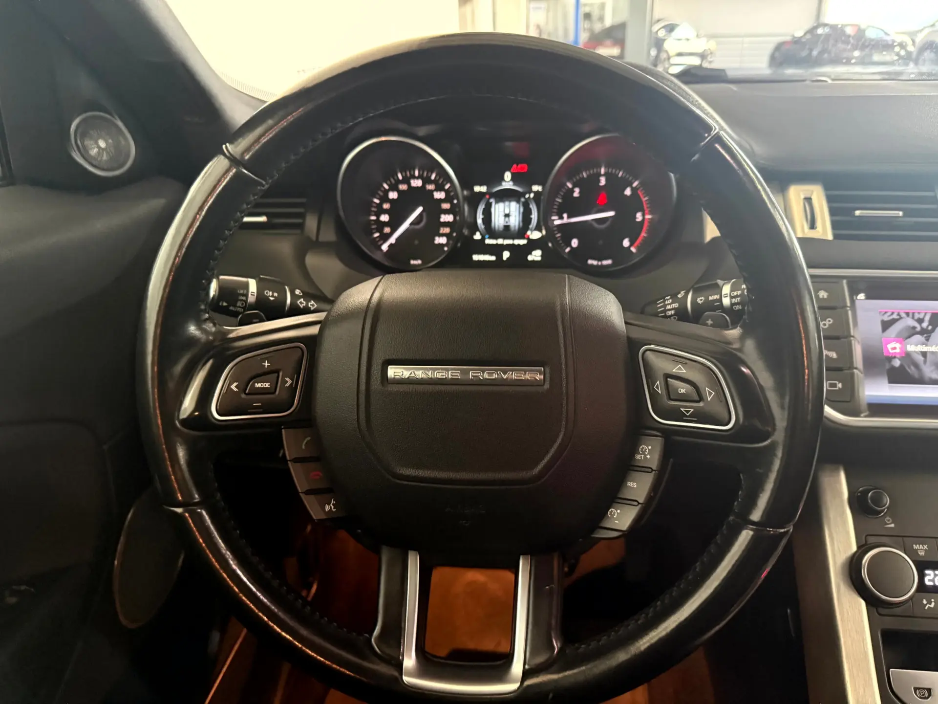 Land Rover Range Rover Evoque 2.0 D180 AWD HSE Auto 23