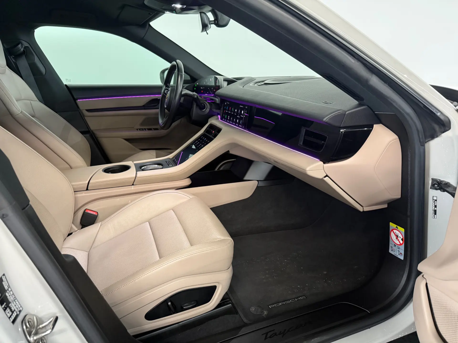 Porsche Taycan Standard 33