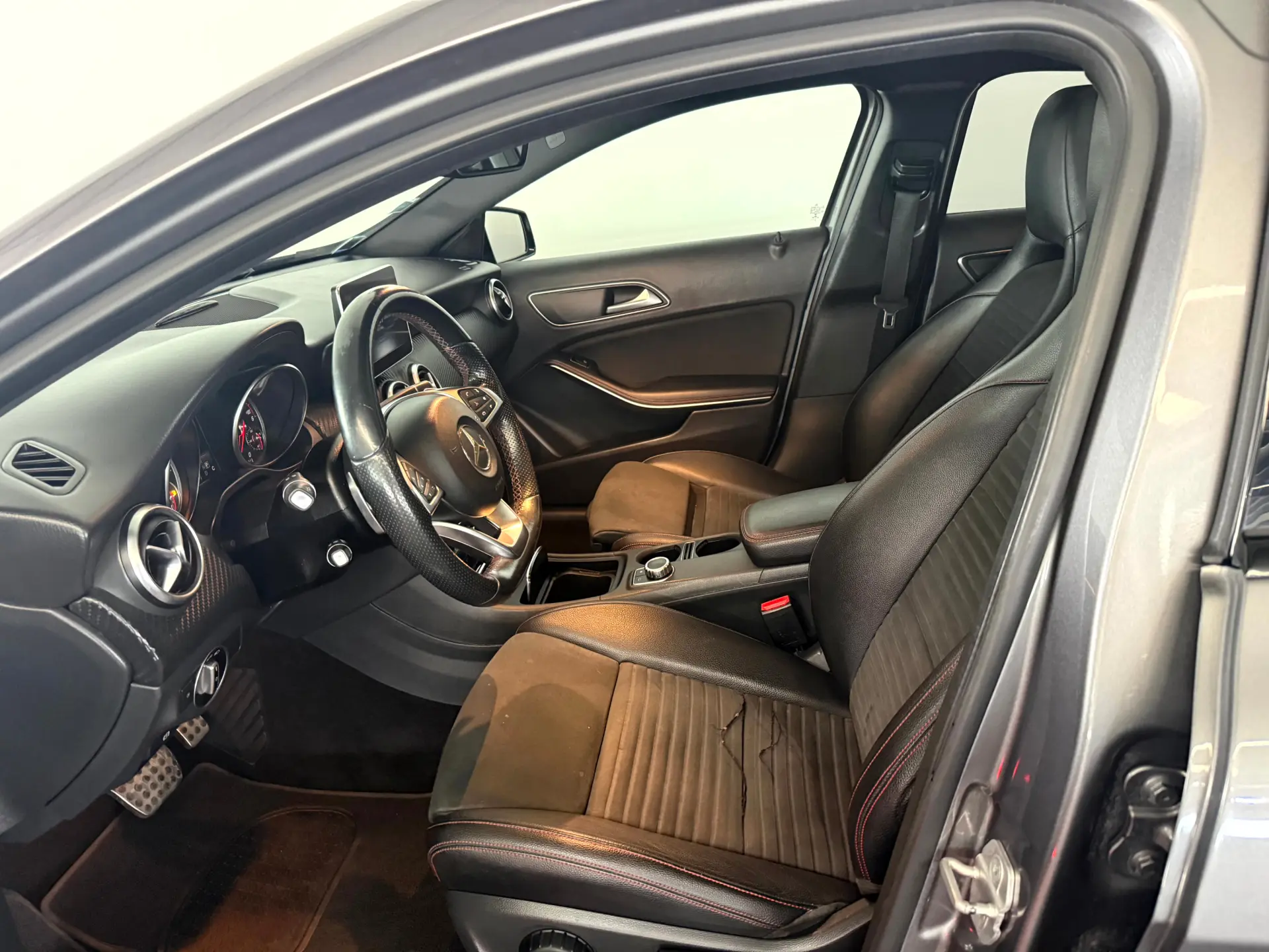 Mercedes-Benz A 180 d 7G-DCT AMG Line 18