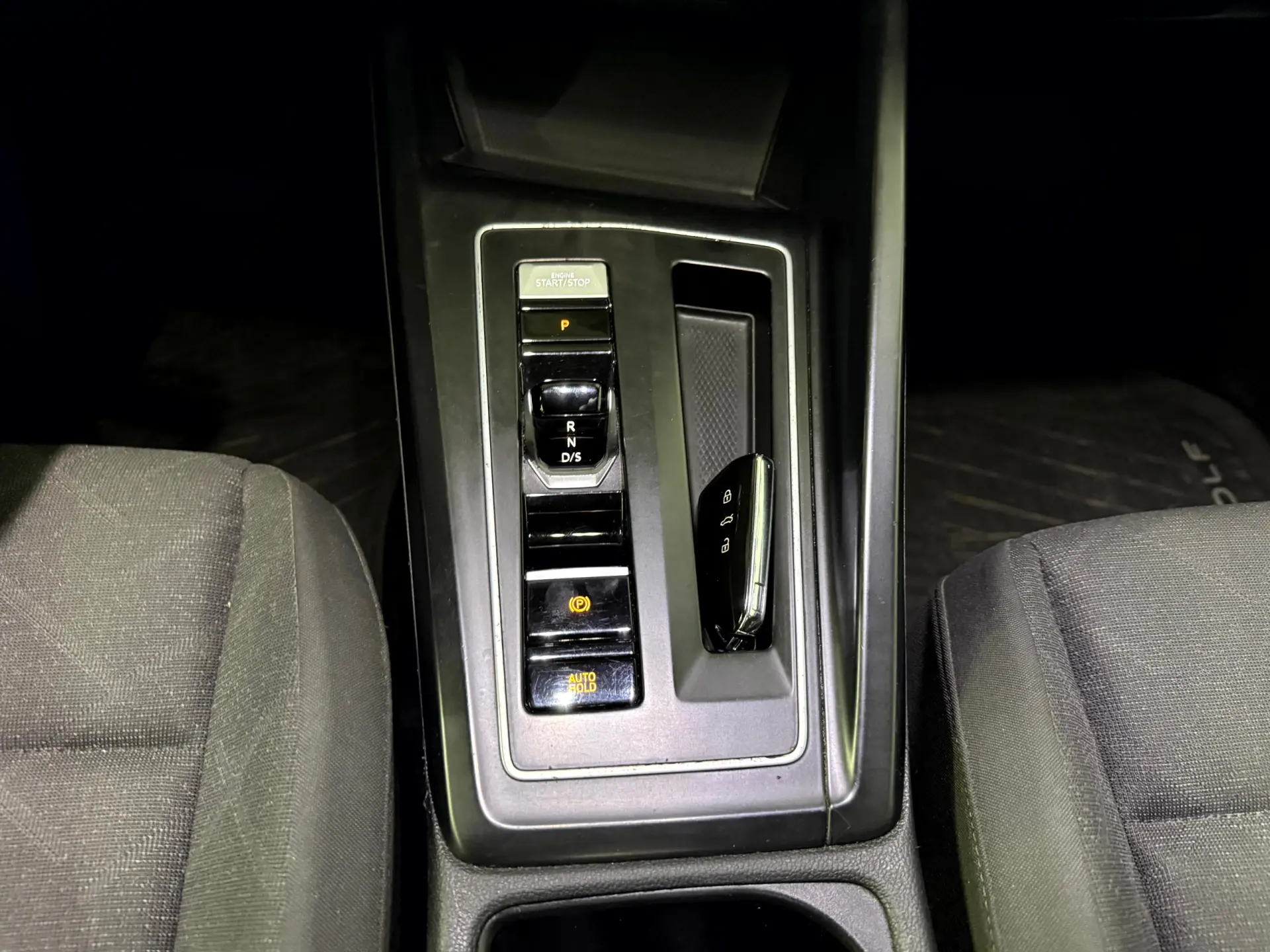 Volkswagen Golf 2.0 TDi BlueMotion DSG Highline 16