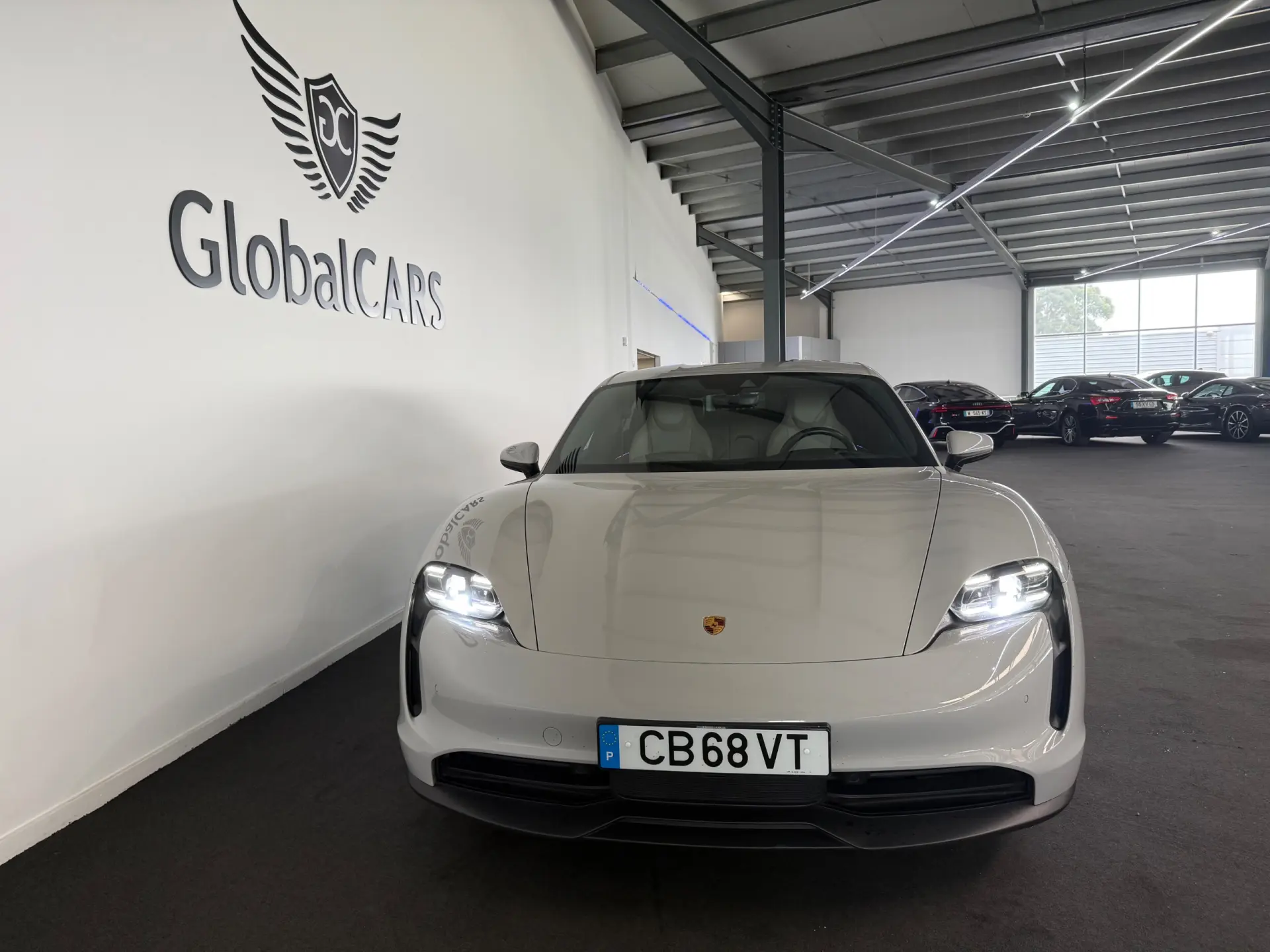 Porsche Taycan Standard 6