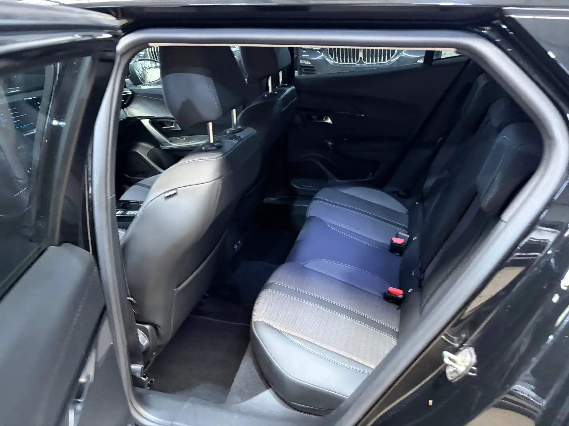 Peugeot e-2008 50 kWh Allure 14