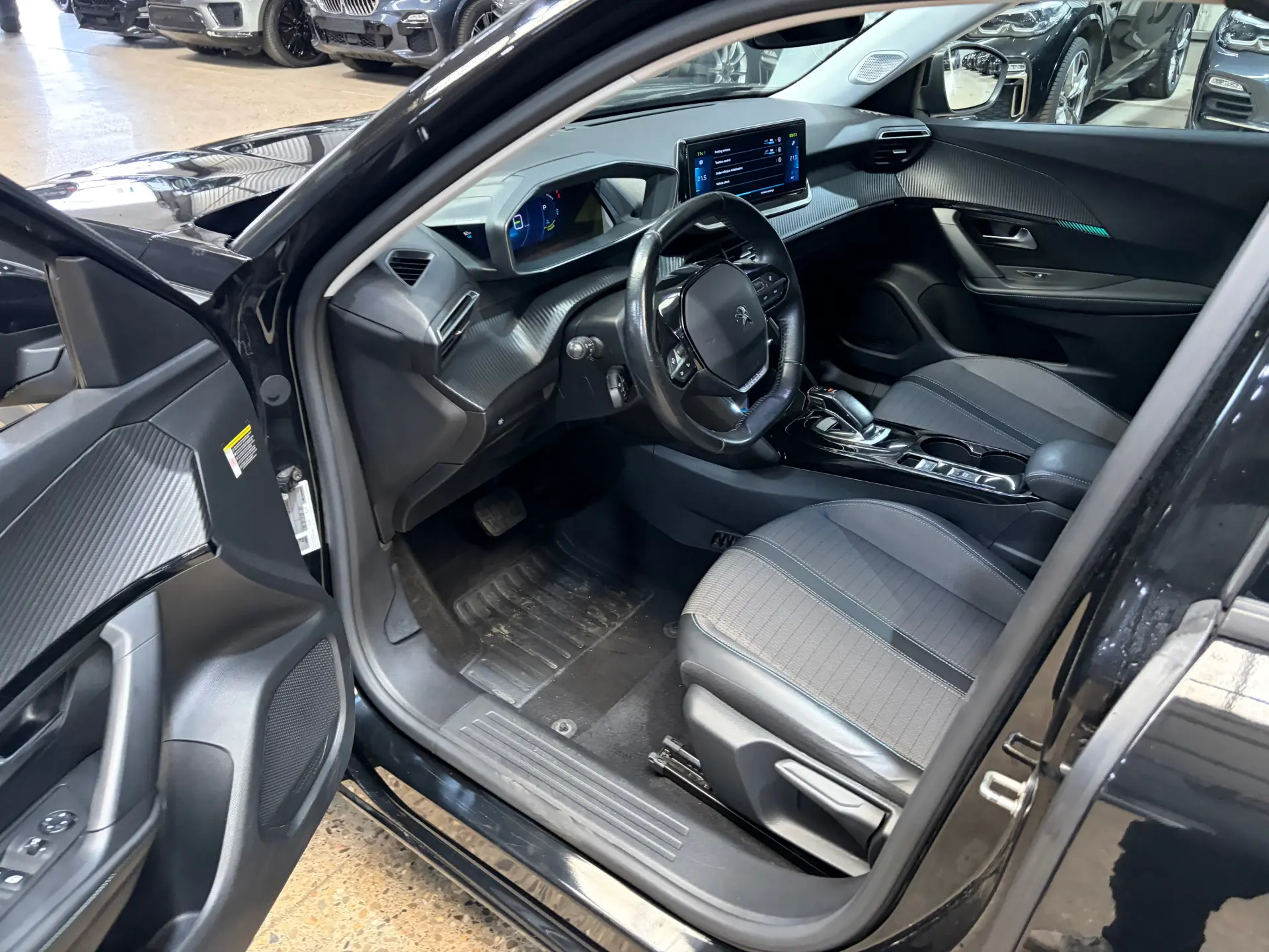 Peugeot e-2008 50 kWh Allure 13