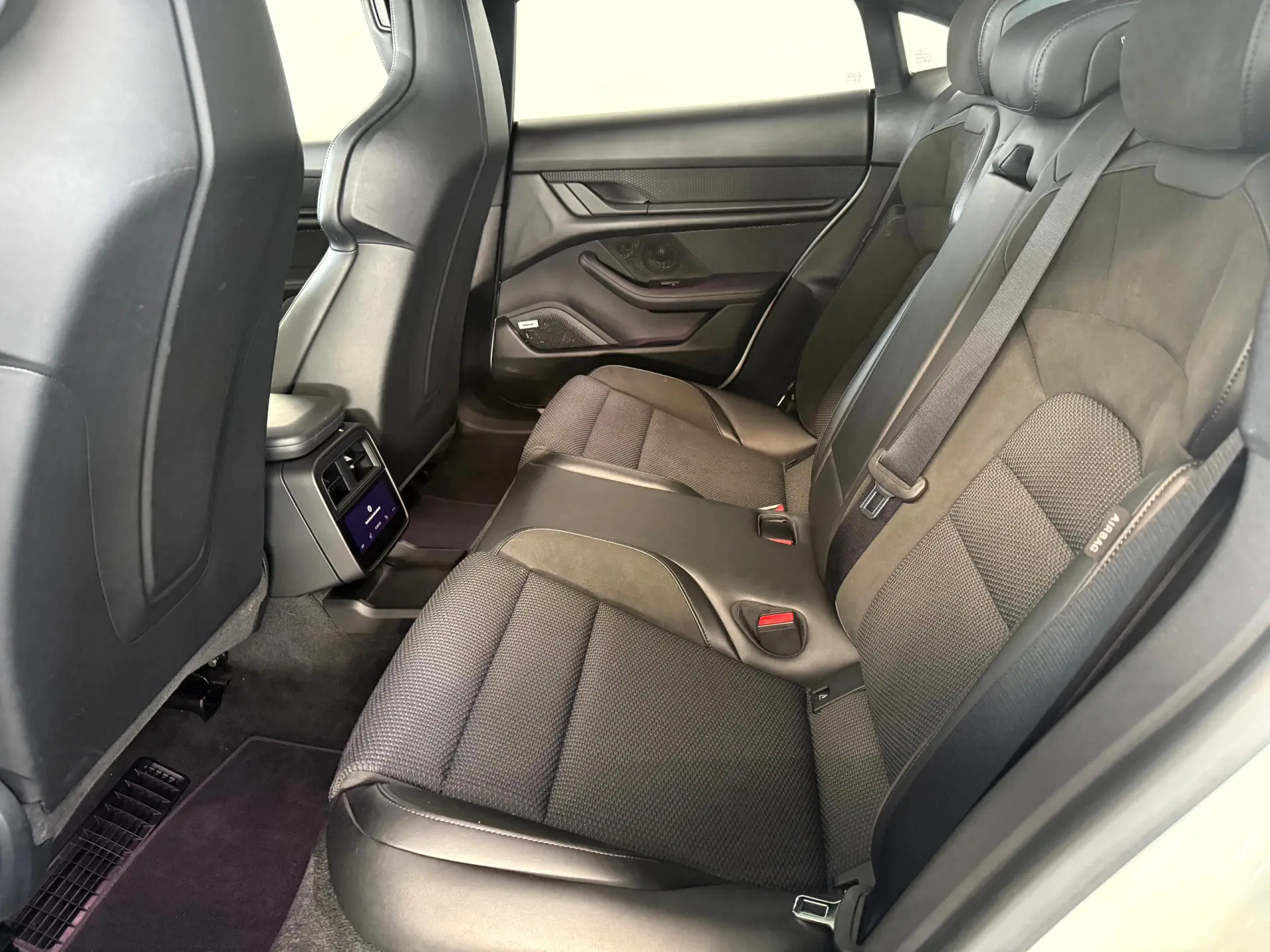 Porsche Taycan 4S 13