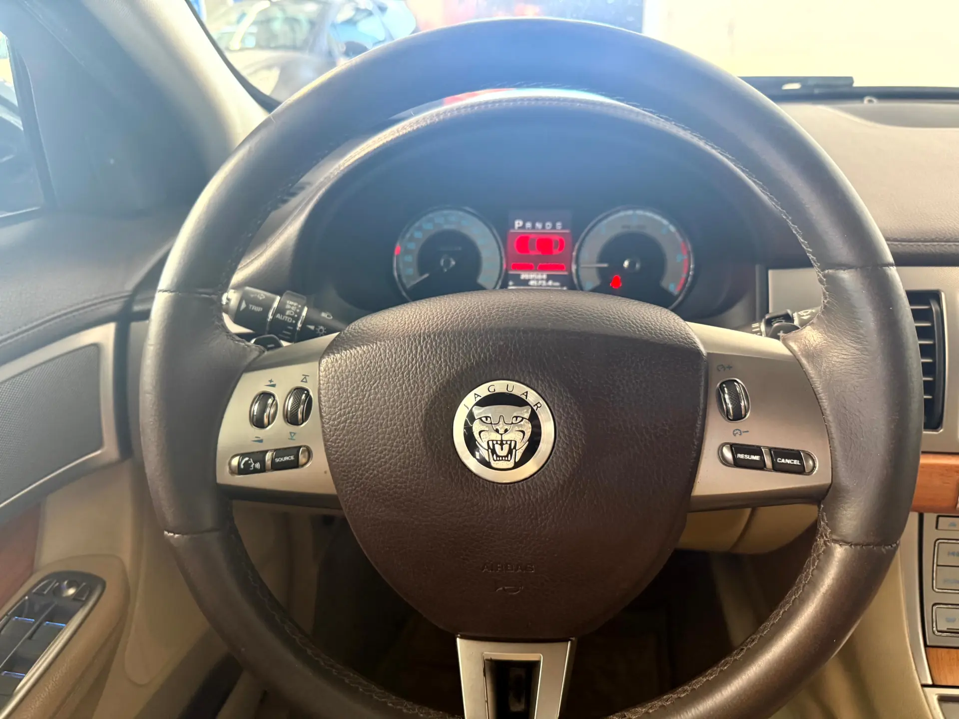 Jaguar XF 3.0 D V6 Premium Luxury 23