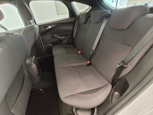 Ford Focus 1.0 EcoBoost S&S ST-Line 31