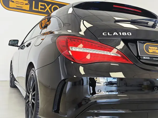 Mercedes-Benz CLA 180 7G-DCT AMG Line 32