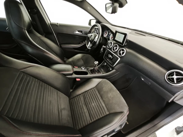 Mercedes-Benz A 180 (BlueEFFICIENCY) AMG Sport 33