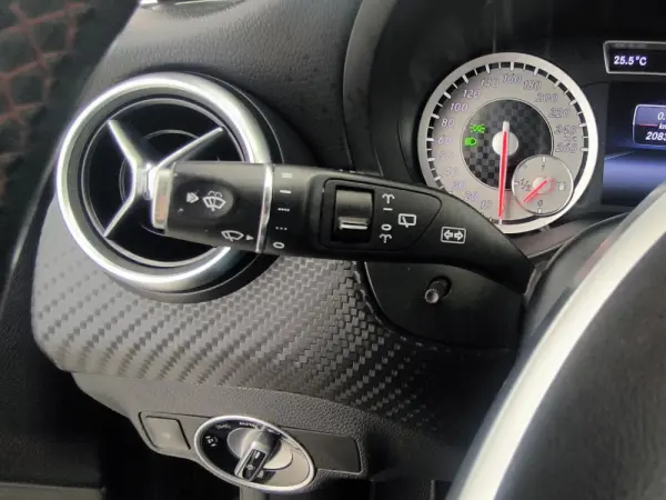 Mercedes-Benz A 180 (BlueEFFICIENCY) AMG Sport 52