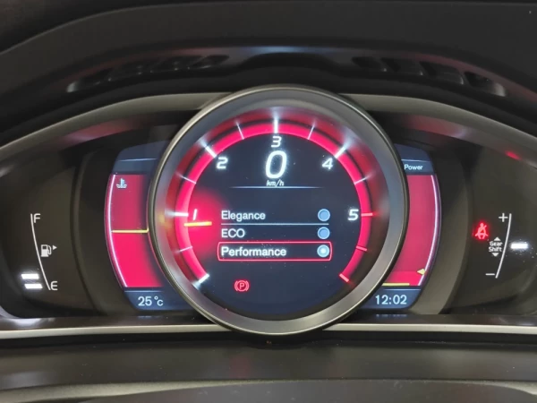 Volvo V40 1.6 D2 Momentum 37