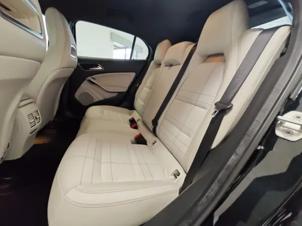 Mercedes-Benz GLA 200 d 4Matic 7G-DCT Urban 46