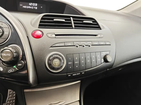 Honda Civic 1.8 VTEC Sport 27