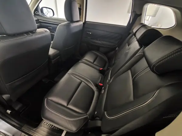 Mitsubishi Outlander 2.0 PHEV Instyle 8
