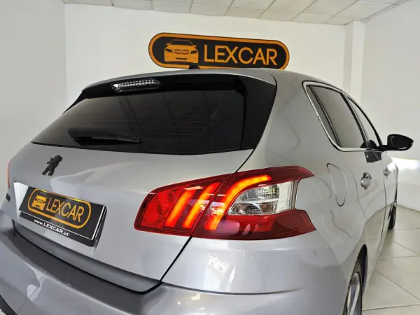 Peugeot 308 1.2 PureTech Allure Pack 18