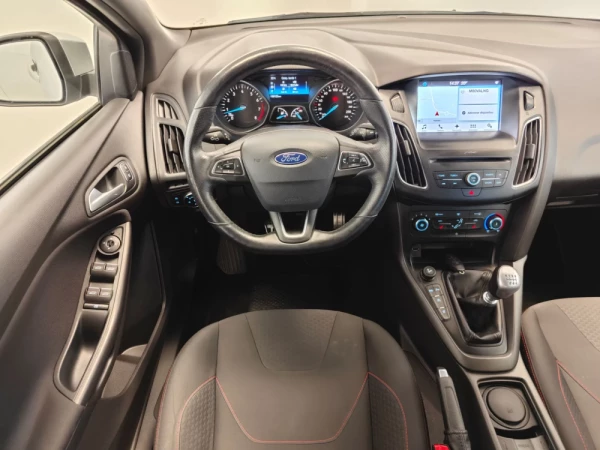 Ford Focus 1.0 EcoBoost S&S ST-Line 24