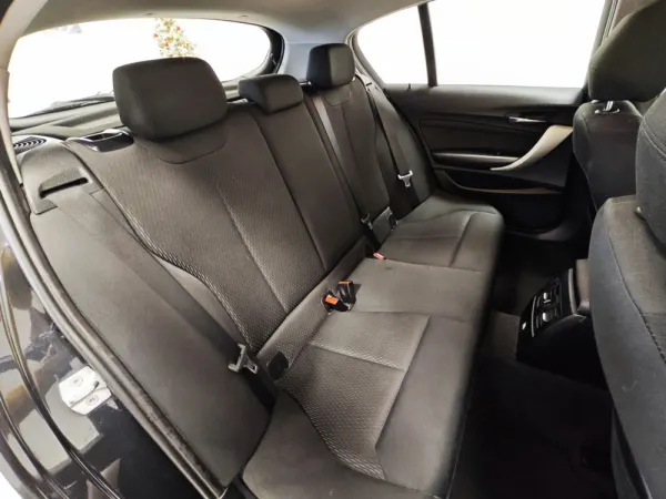 BMW 114 d Line Sport 8