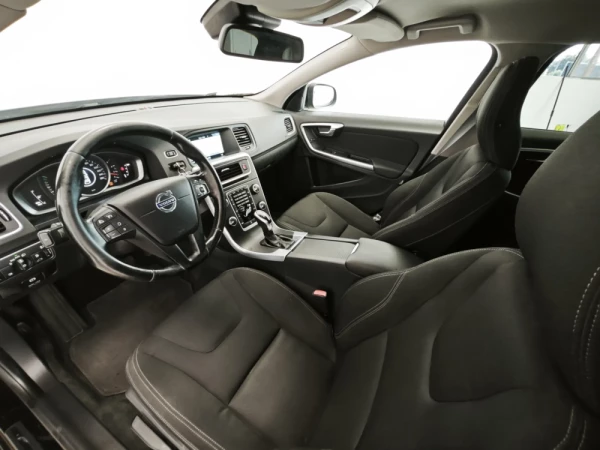 Volvo V60 D2 Geartronic Powershift Edition 38