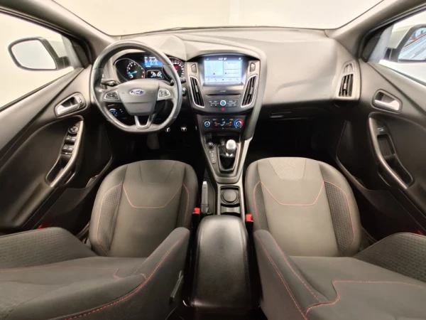 Ford Focus 1.0 EcoBoost S&S ST-Line 5