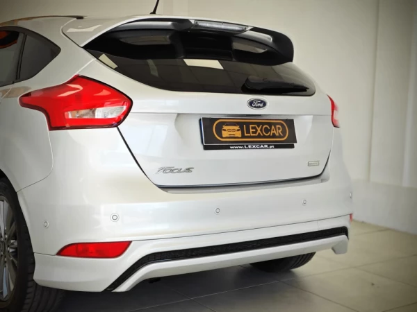 Ford Focus 1.0 EcoBoost S&S ST-Line 39